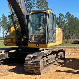 2015 John Deere 210G LC