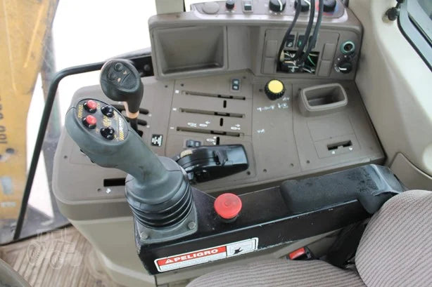 2010 John Deere 7130