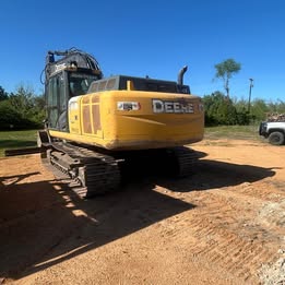 2015 John Deere 210G LC