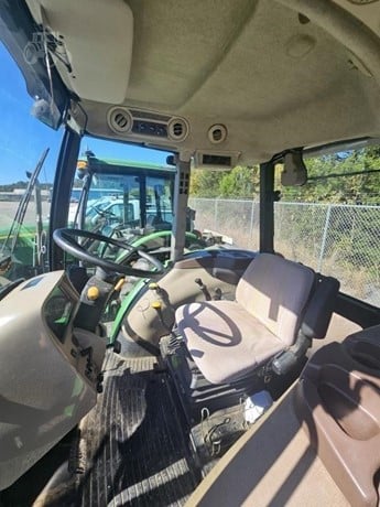 John Deere 5093E