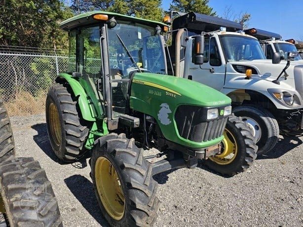 John Deere 5093E